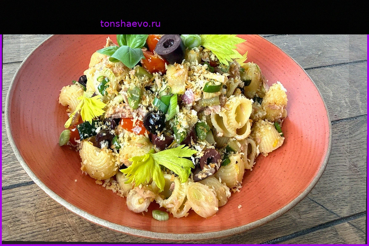 Паста-салат с запечёнными овощами и тунцом