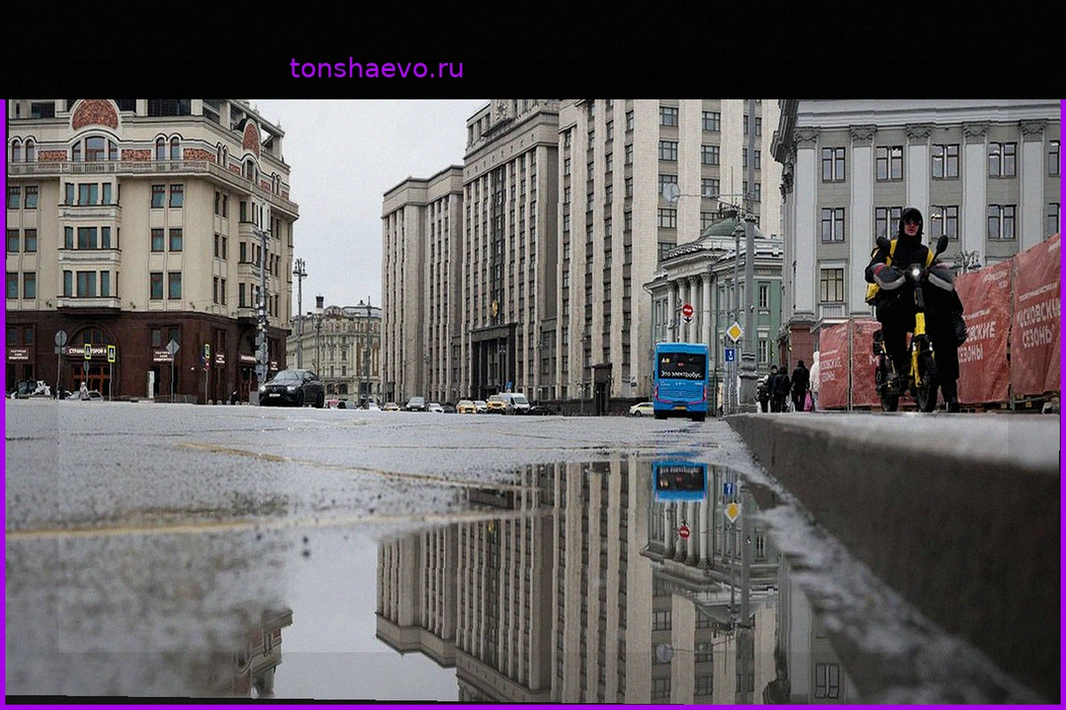 Водителям грозит штраф за обрызгивание пешеходов из луж