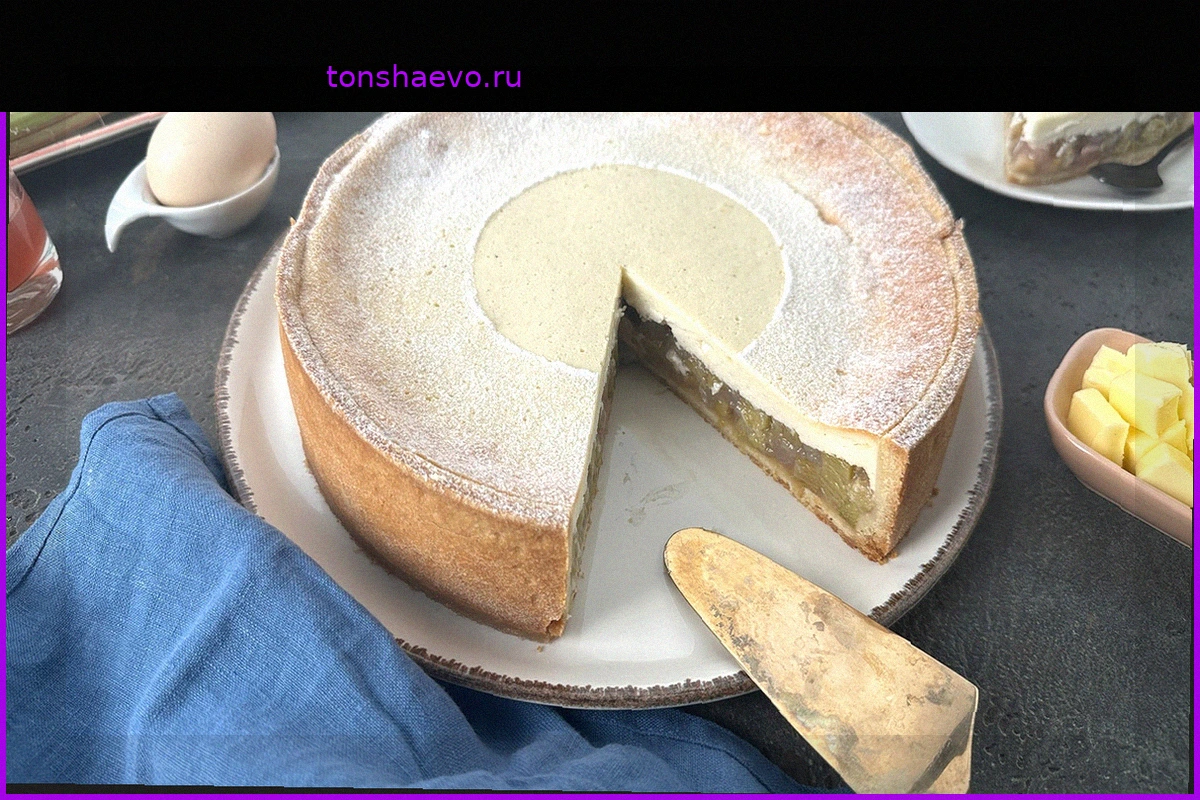 Пирог с ревенем и сметанным кремом